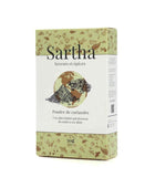 Coriandre poudre Sartha, boite carton 50g sur fond blanc