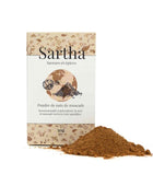 Noix de muscade indonésie en poudre Inde Sartha, boite carton 50g sur fond blanc avec produit devant