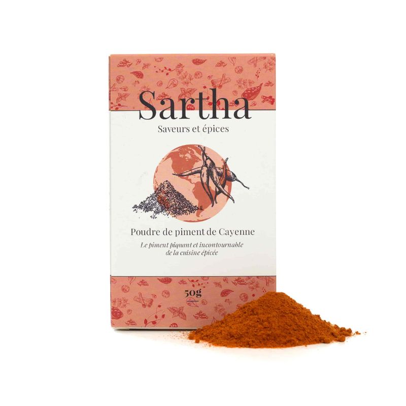 Paprika fumé piquant en poudre Espagne Sartha, boite carton 50g sur fond blanc avec produit devant